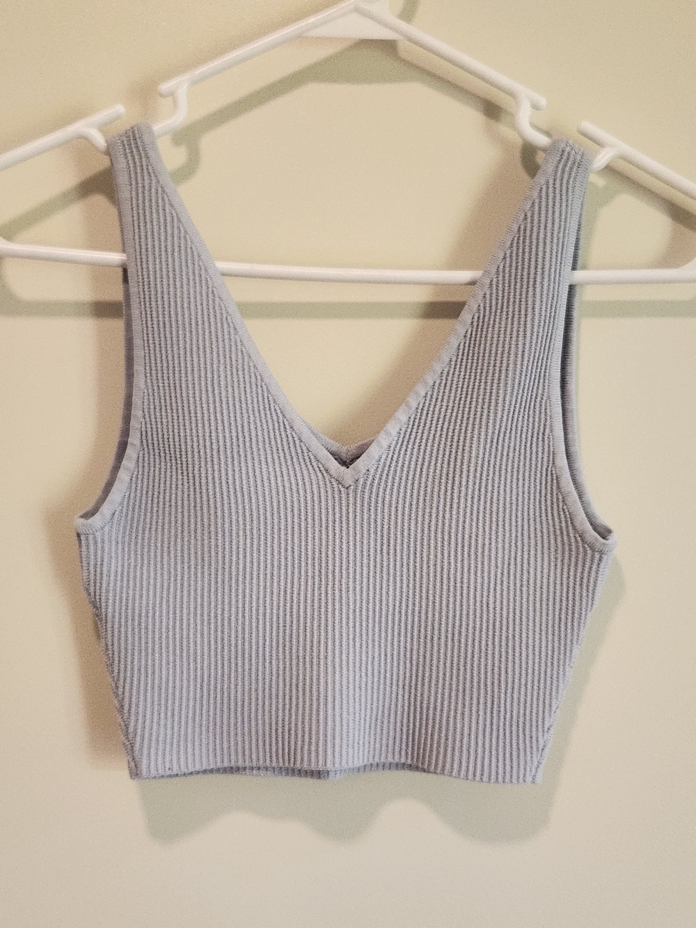 Aritzia Babaton Sculpt Knit V-Neck Tank Top Baby Blue XS Cropped Ribbed